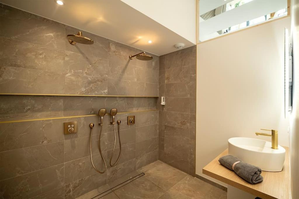 شقة Loft De Luxe Le Chic, Grand Jacuzzi, Vue Port De Plaisance سانت-فاليري-أون-كو المظهر الخارجي الصورة