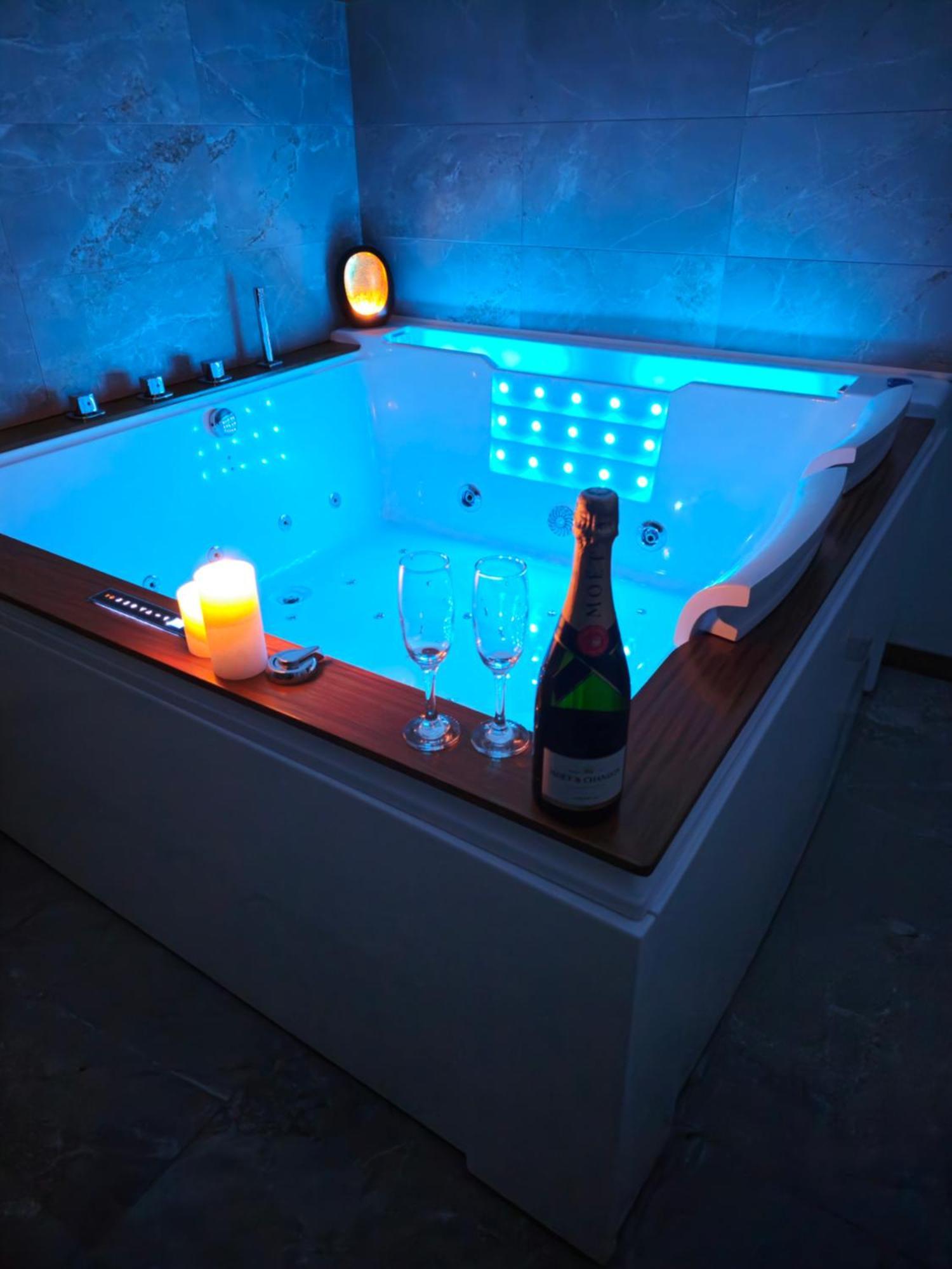 شقة Loft De Luxe Le Chic, Grand Jacuzzi, Vue Port De Plaisance سانت-فاليري-أون-كو المظهر الخارجي الصورة