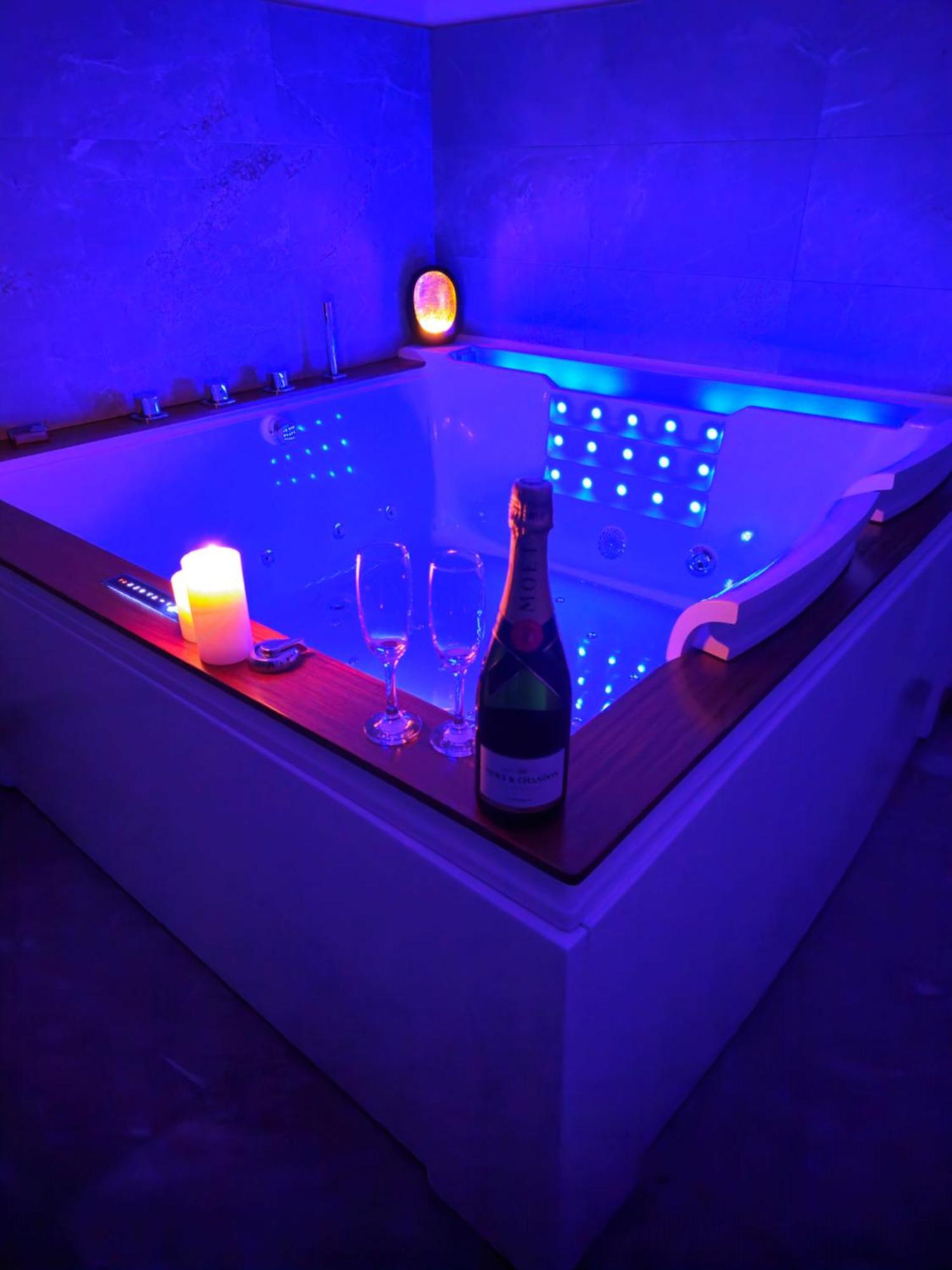 شقة Loft De Luxe Le Chic, Grand Jacuzzi, Vue Port De Plaisance سانت-فاليري-أون-كو المظهر الخارجي الصورة